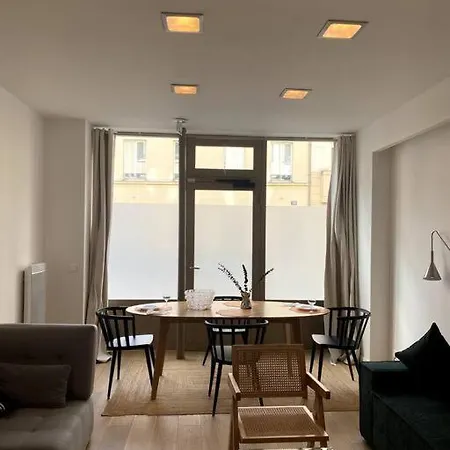 Modern Parisian Flat In Montparnasse Area Apartment