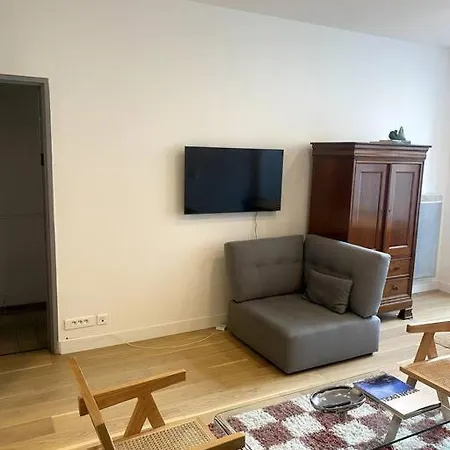 Modern Parisian Flat In Montparnasse Area Apartment